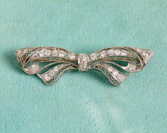 bowbrooch